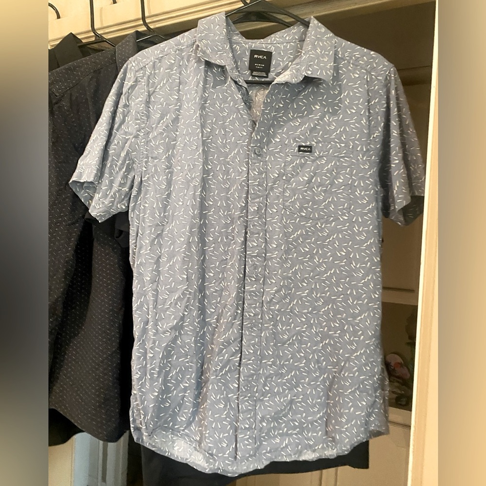 Mens RVCA Button-down T-shirt Size: Medium